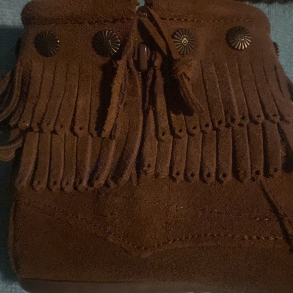 MINNETONKA MOCCASINS. - Picture 2 of 5